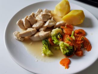 kuřecí nudličky s bramborami a zeleninou
